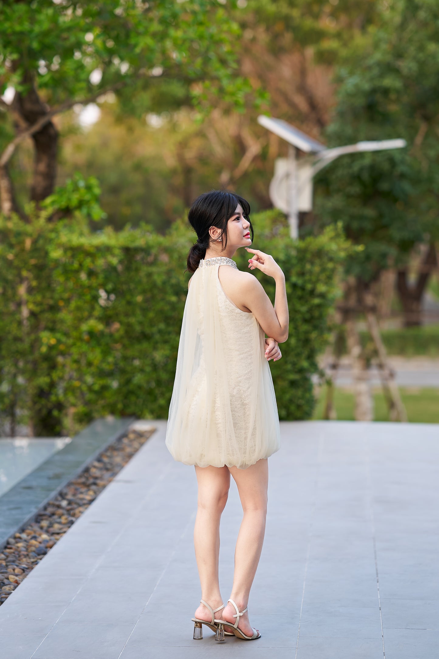 มินิเดรสคอสูงสีแชมเปญ Tranali-TR009